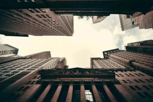 Read more about the article Banks vs Private Vaults